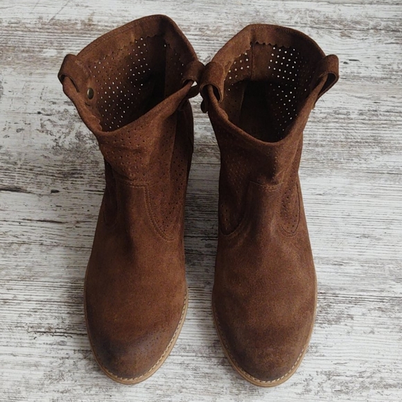 🟨Like New n.d.c. Made by Hand Suede Booties - Picture 8 of 13